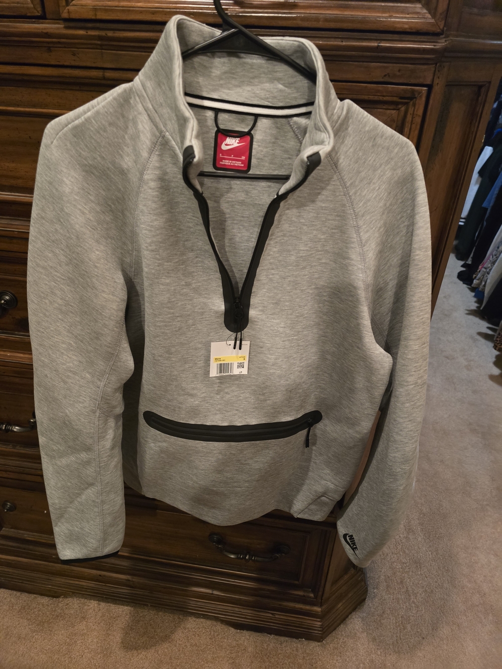 Nike Men’s Light Gray Pullover Quarter-Zip Sweater Nike Tech